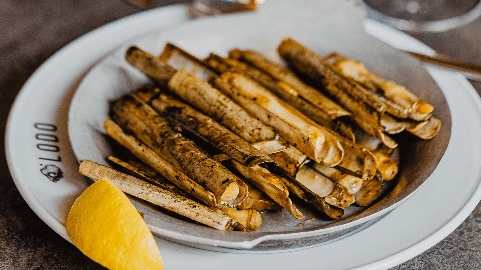 Lodo Ostraria e Marisqueira Faro Portugal razor clam