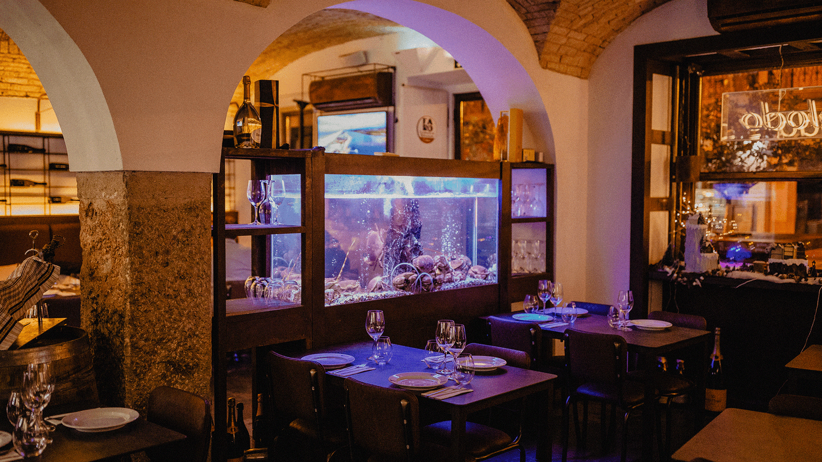 Lodo Ostraria e Marisqueira Faro Portugal inside seating